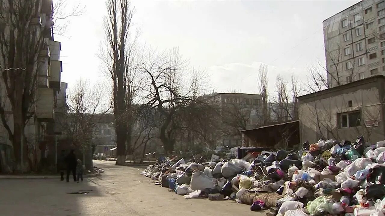 Жители города жалуются. Махачкала мусорный коллапс. Свалка в городе.