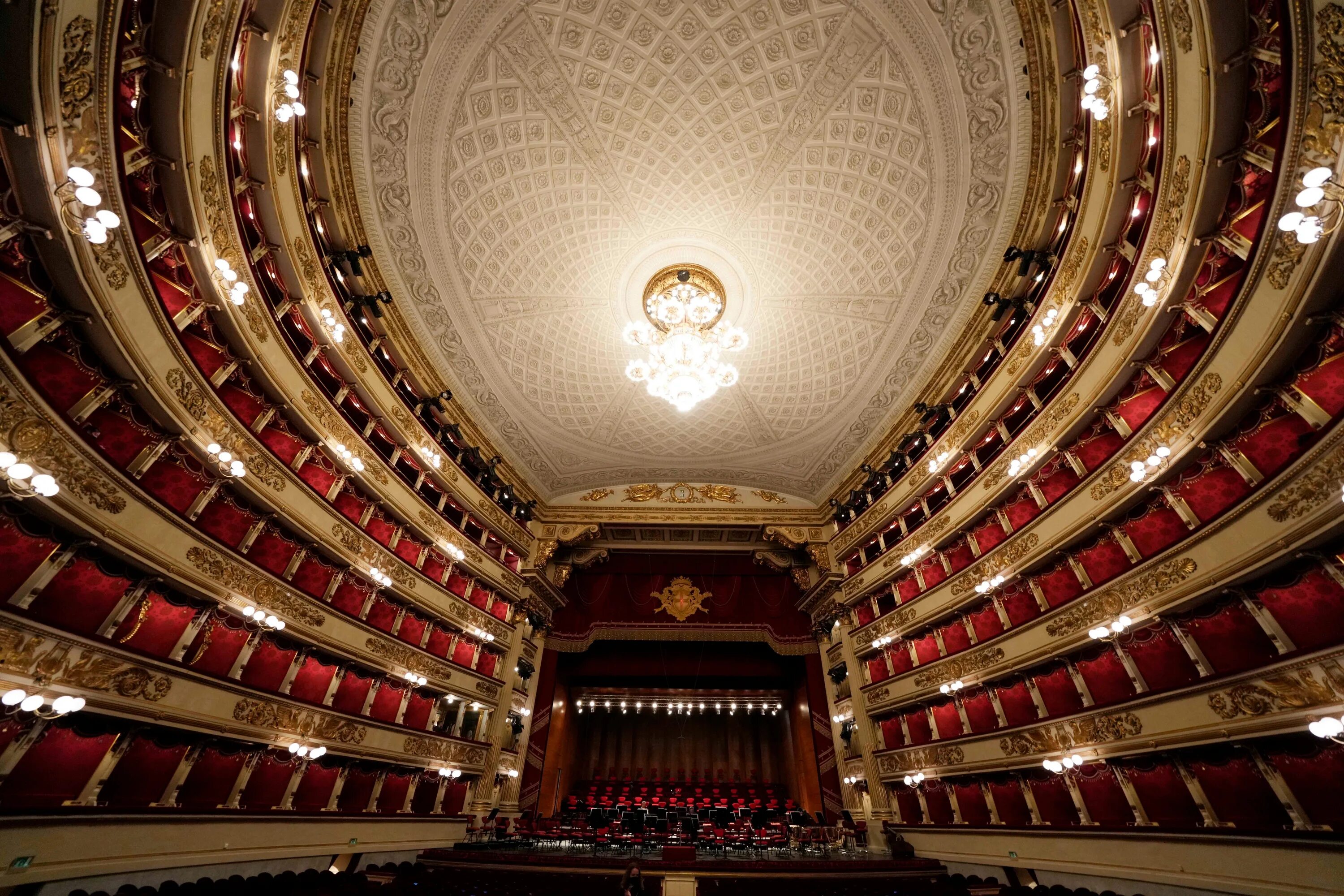 Opera base