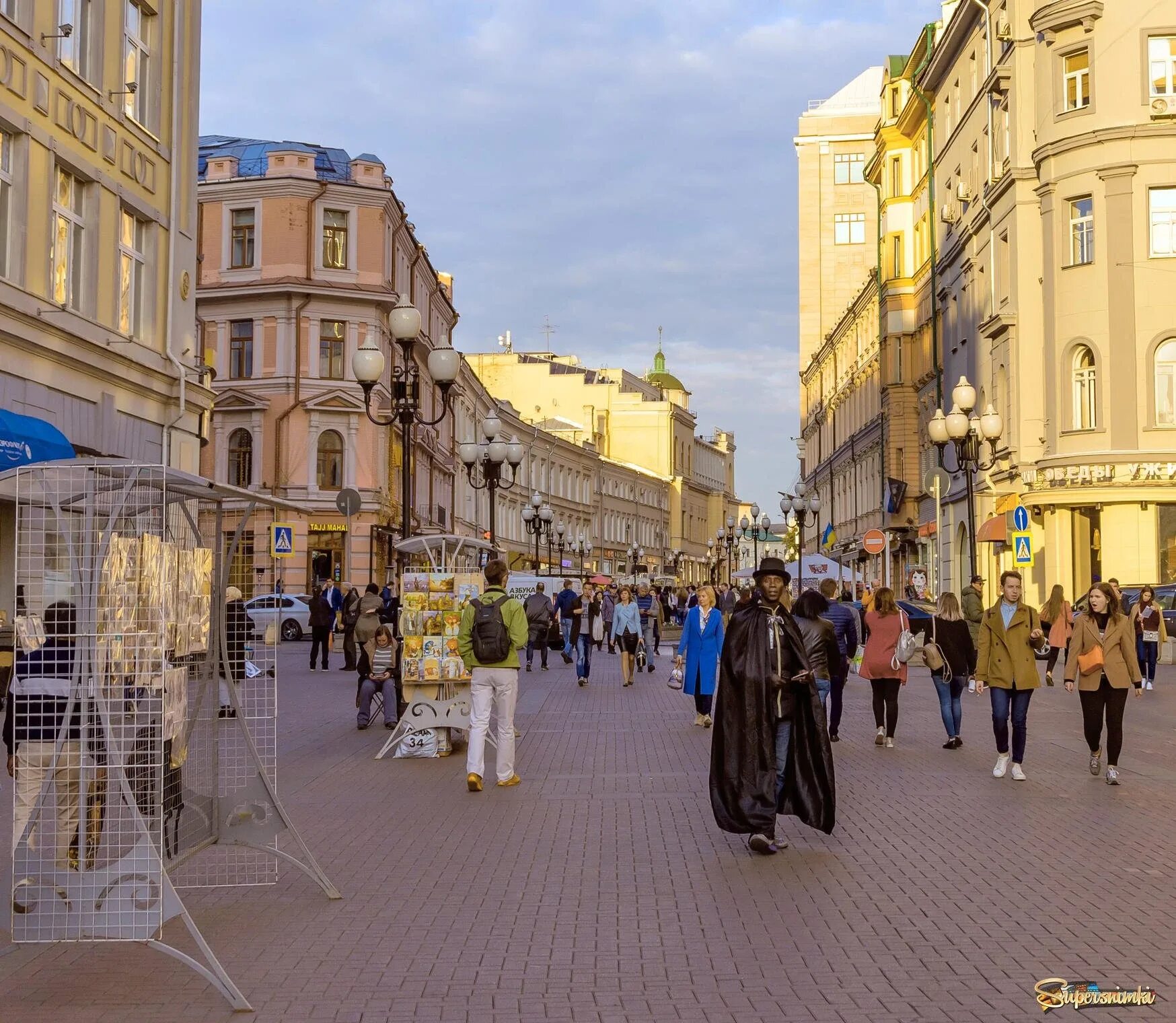 Центр москвы арбат. Улица арбат (старый арбат). памятники улица старый арбат. арбат прогулочная улица. улица арбат достопримечательности.