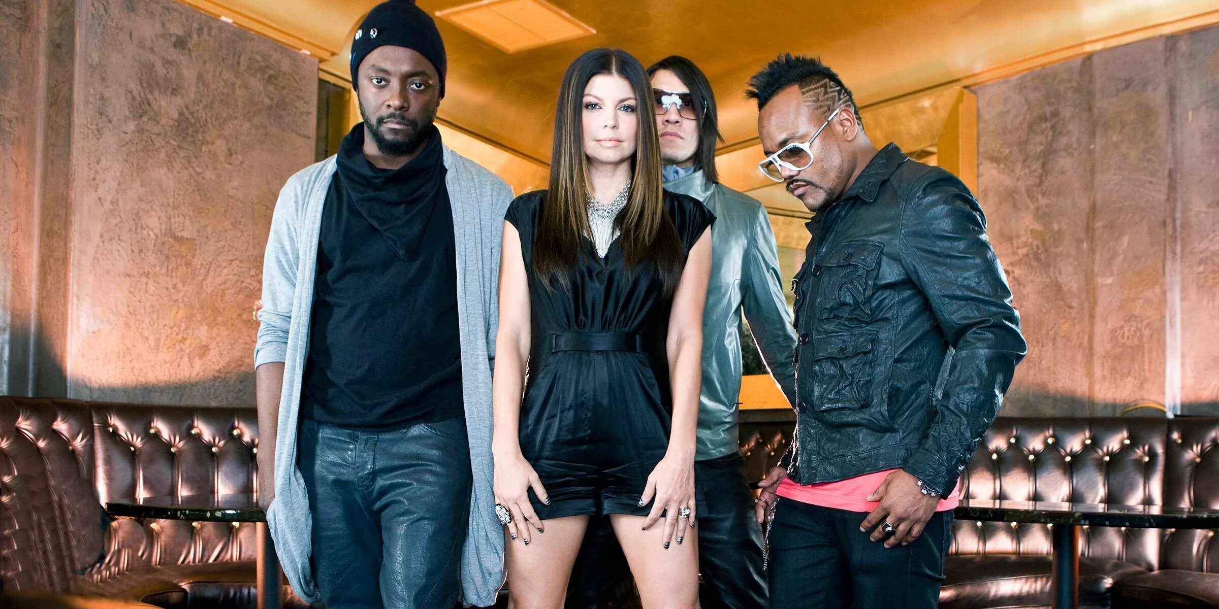 Кто исполняет песню черного. Группа the Black eyed Peas. Black eyed Peas солистка. Fergie Black eyed Peas. Группа the Black eyed Peas 2009.