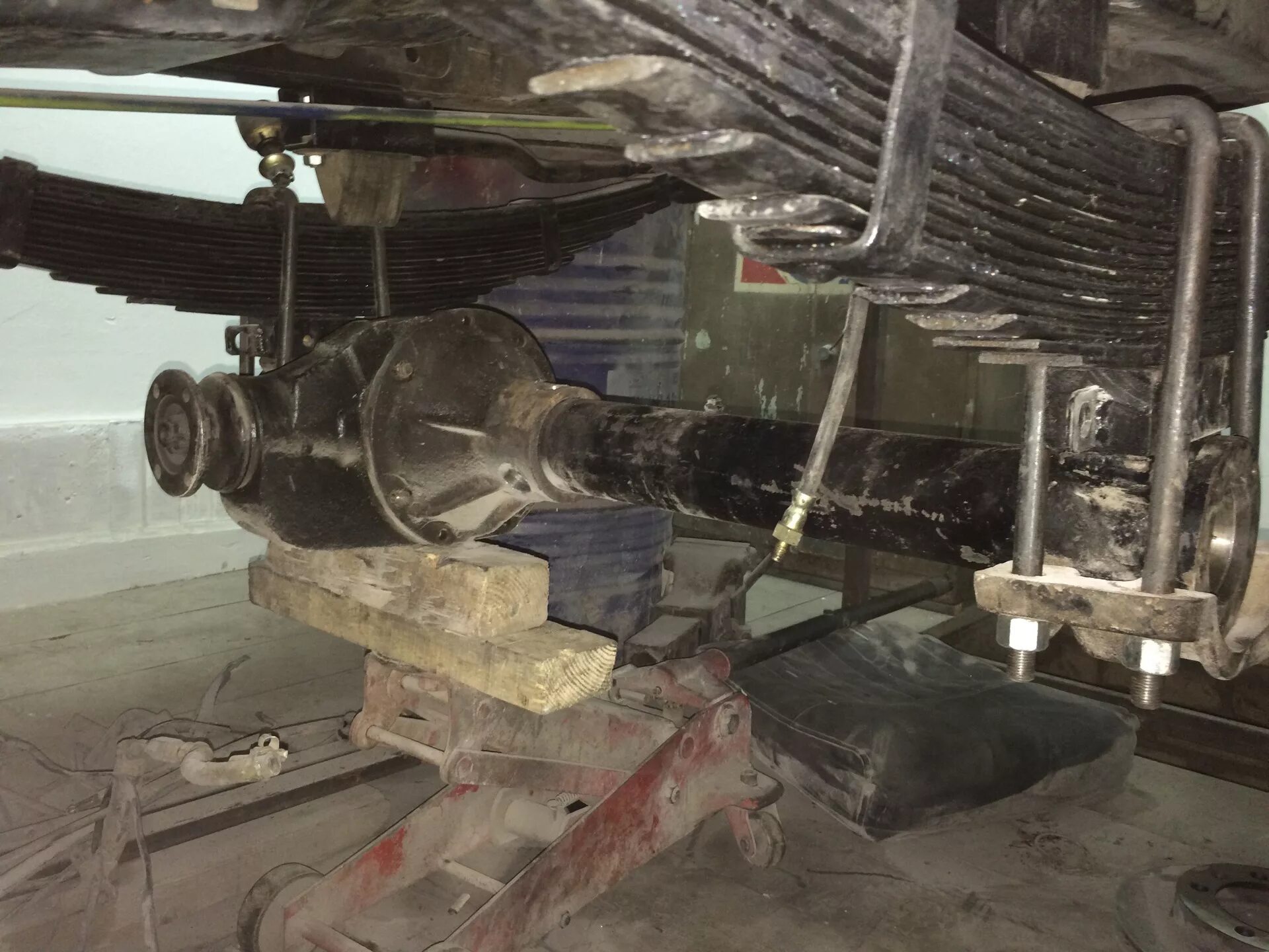 Балка переднего моста уаз 469. Редуктор переднего моста уаз 469. Уаз 31514 передний мост. Снять передний мост уаз. Снять передний мост уаз.