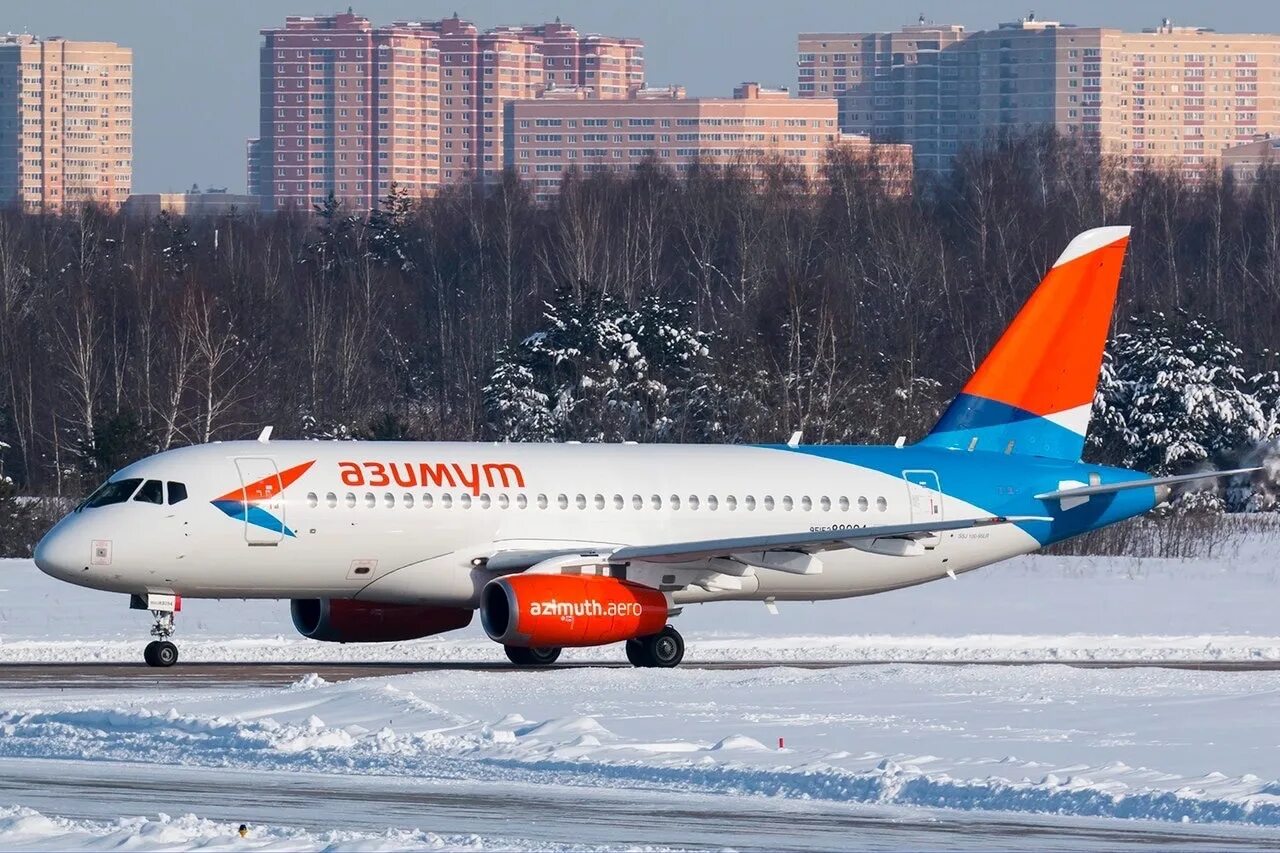 Суперджет Азимут. SSJ-100 самолет Азимут. Суперджет 100 самолет Азимут. Суперджет 100 Белавиа. Самолет туда летает