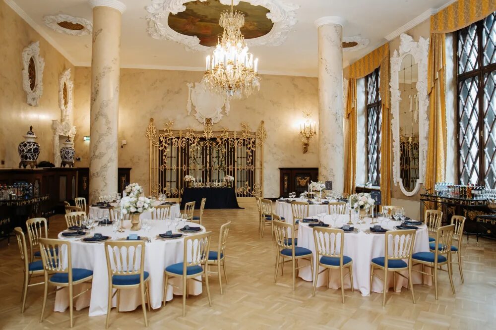 Гостиница ленинградская ресторан. Гостиница ленинградская ресторан. Представительская гостиная хилтон ленинградская. Хилтон ленинградская банкетный зал. Хилтон ленинградская гости.