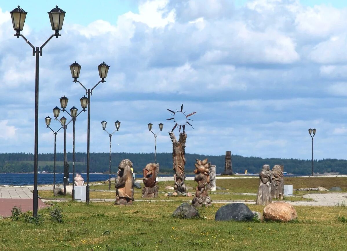 Петрозаводск набережная Онежского озера скульптуры. Карелия Петрозаводск набережная. Республика Карелия, Петрозаводск, Онежская набережная. Памятники Петрозаводска столицы Карелии. Петрозаводск экскурсии на день