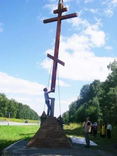Поклонный крест елецкое липецкая. Крест в сысерти на горе. Поклонные кресты на дорогах. Поклонные кресты на дорогах. Поклонные кресты на дорогах.