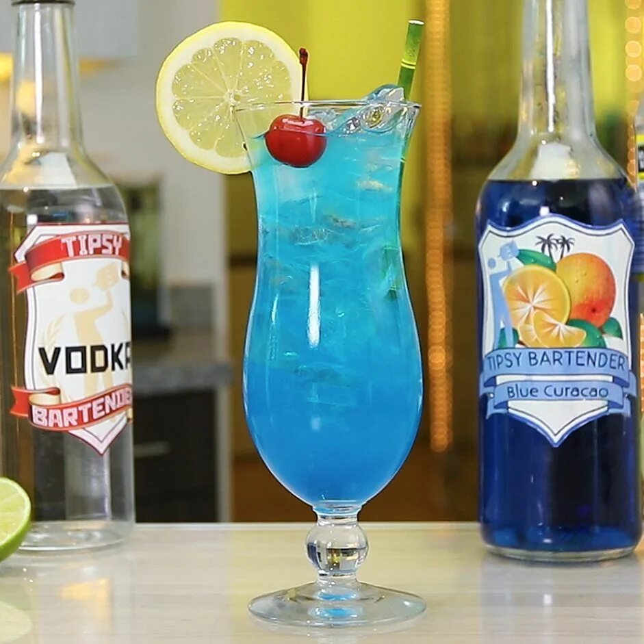 Блю Кюрасао коктейль голубая Лагуна. Сироп голубая Лагуна Blue Curacao. Голубая Лагуна Blue Lagoon коктейль. Коктейль голубая Лагуна с сиропом Блю Кюрасао. Какие похожие напитки