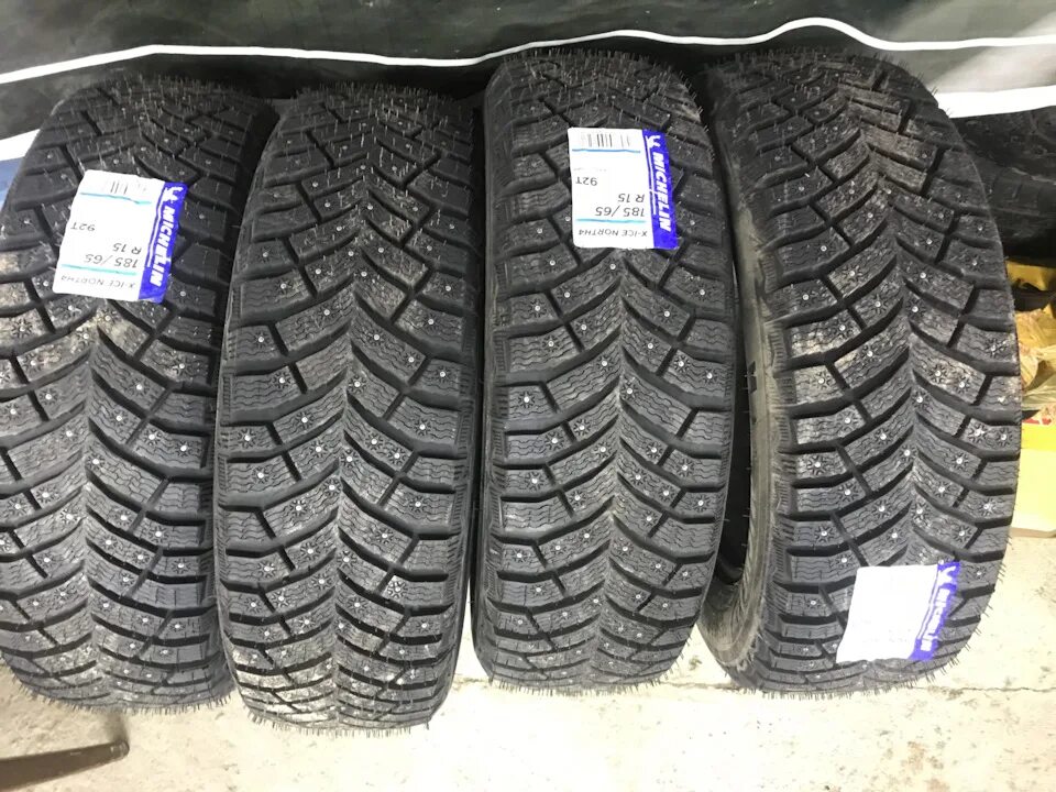 Michelin x ice north 4 цены. Michelin x-Ice North 4. Michelin x-Ice North 1. Michelin Ice North 2. Мишлен зимняя резина 215 65 16 x-Ice north4.