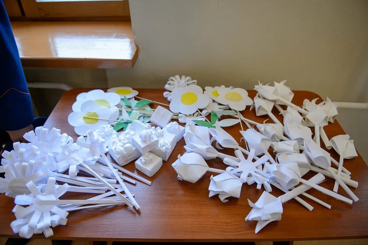 из чего можно сделать белые цветы. из чего можно сделать белые цветы. из чего можно сделать белые цветы. белый цветок из бумаги. поделки из бумаги цветы.