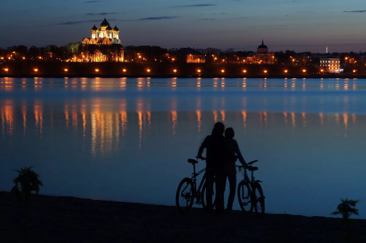 Вечерняя прогулка в парке. Тест кто ты во время ночной прогулки. Прогулка вечером. Тест кто ты во время ночной прогулки. Фотосессия ночная прогулка.