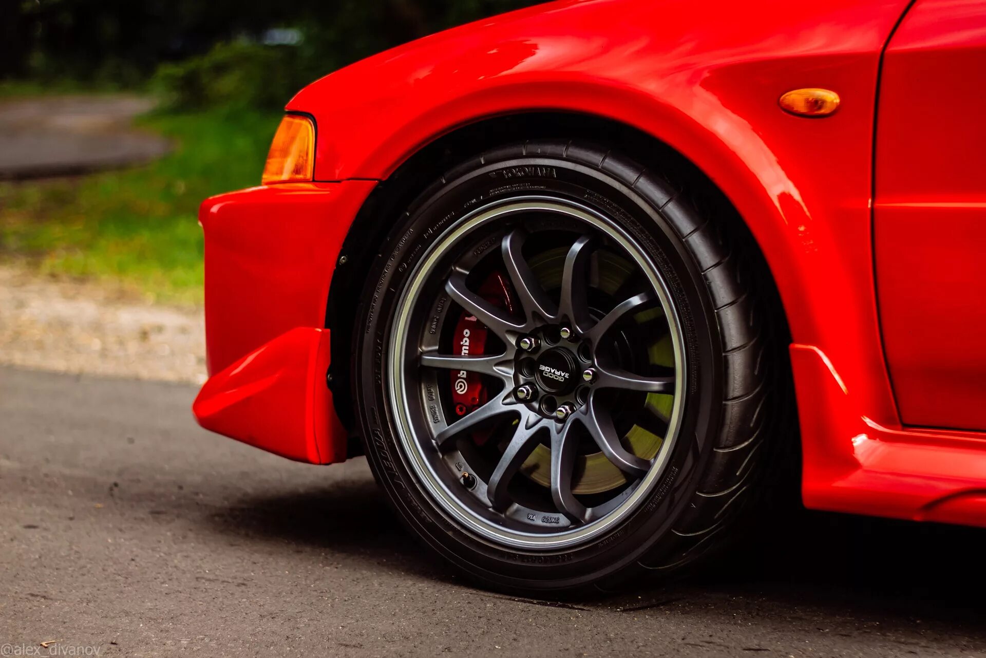 Какие диски к какому цвету. 265/35 r18 lancer evolution. красные диски на красной машине. цвет дисков для красной машины. фиолетовые диски на красной машине.
