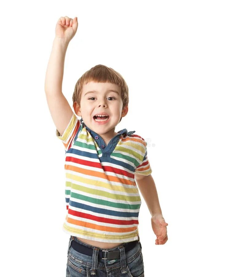 Поднимают детские. Мальчик с поднятыми руками. Мальчик поднял руки вверх. Дети поднимают руки. Малыш поднял руки.