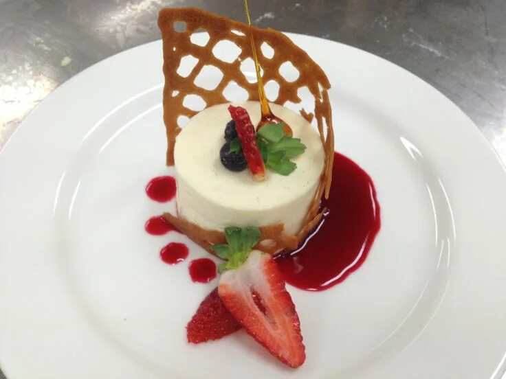 Pin by Lydia van Busschbach on mjummie food Dessert presentation, Gourmet food p