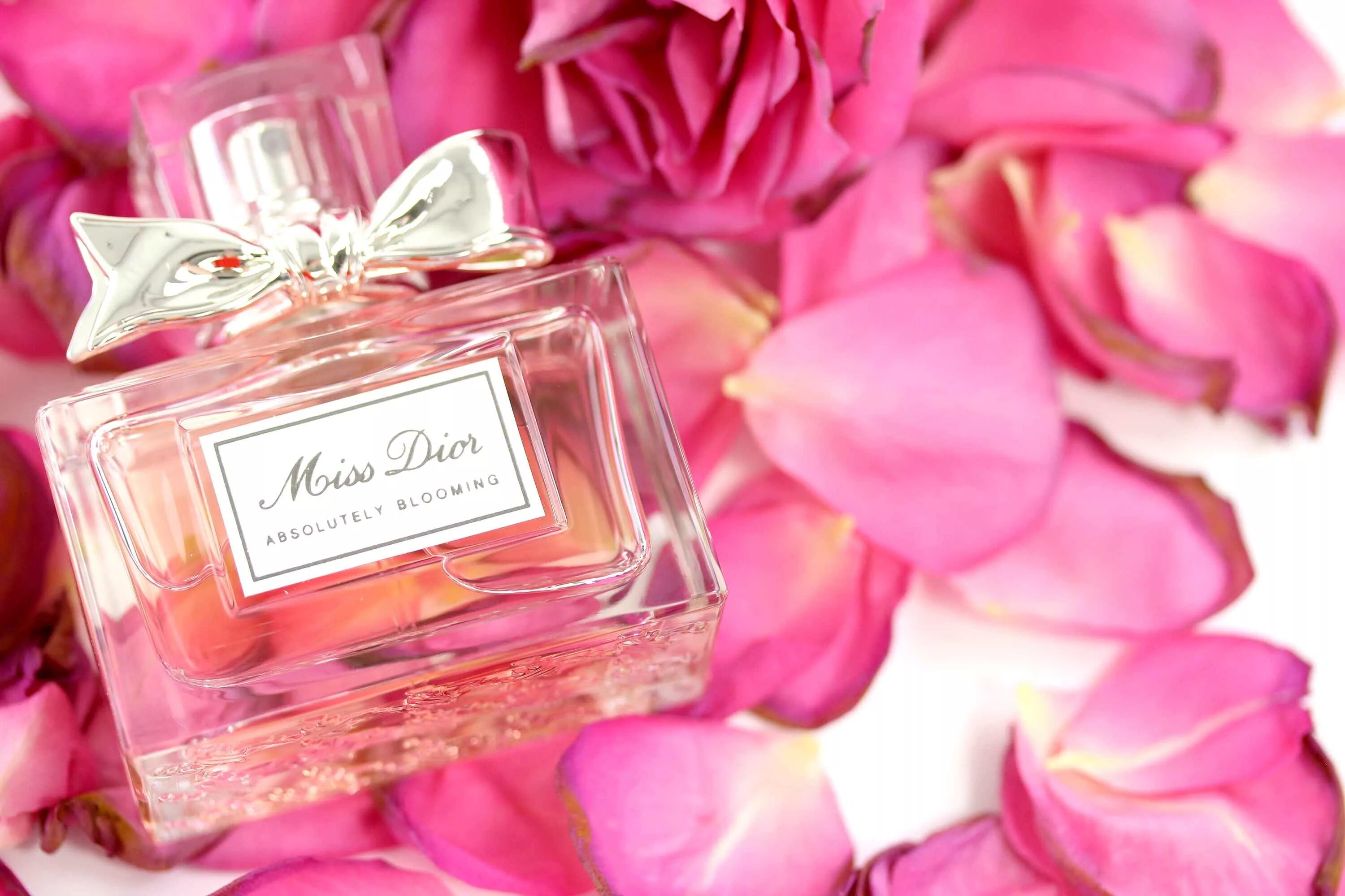 Miss Dior absolutely Blooming. Мисс диор absolutely Blooming. Dior Miss Dior absolutely Blooming Lady 50ml EDP. Miss Dior Cherie Eau de Parfum Christian Dior. Мисс диор розовые