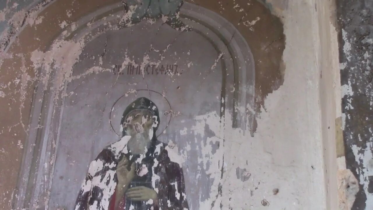 После пожара сохранились иконы. Подъём-Михайловка Самарская область храм. Разрушенные храмы Самарской области.