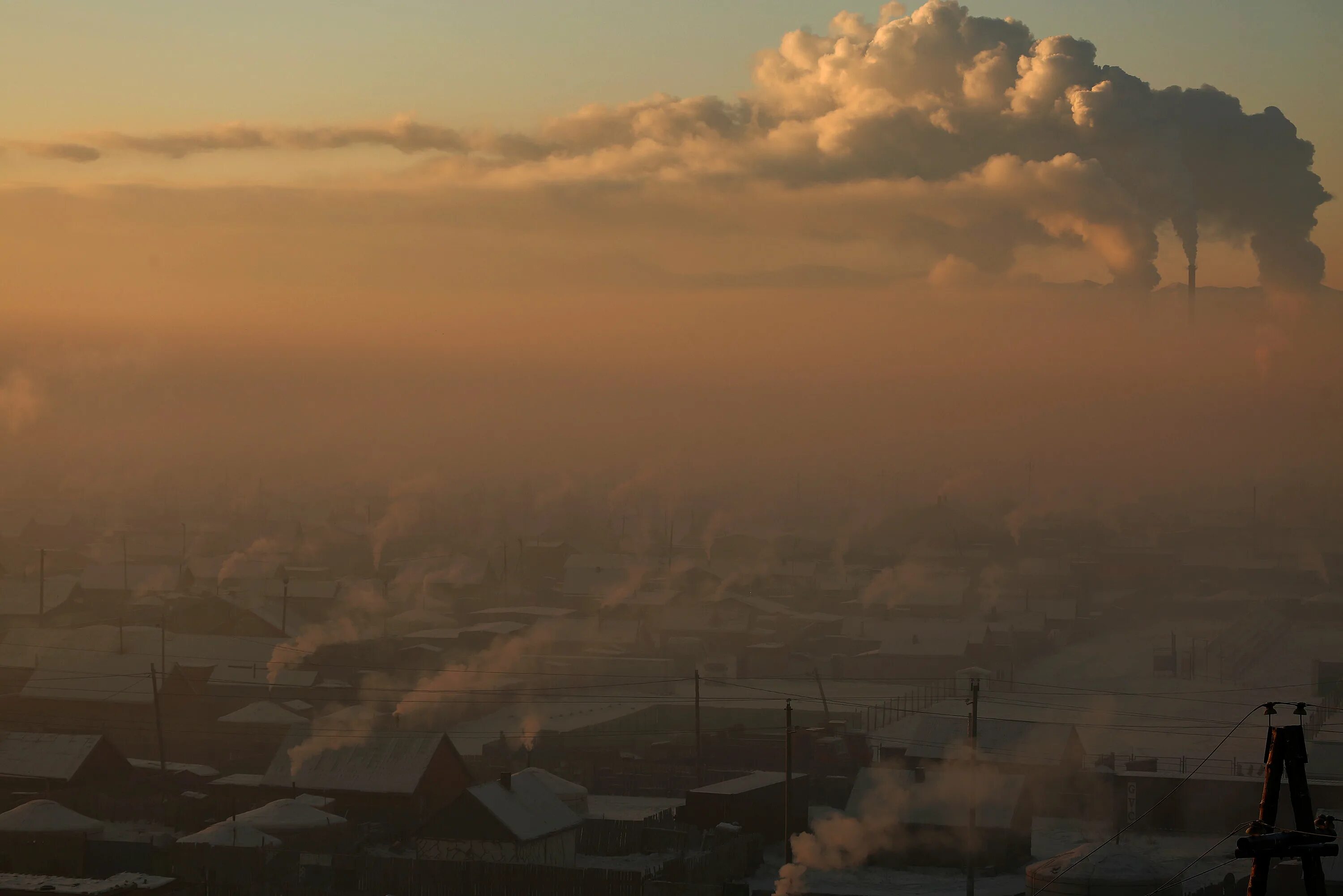 Воздух сегодня свежий. Улан Батор смог. Улан Батор загрязнение воздуха. Улан-Батор, Монголия воздух загрязненный. Смог небо.