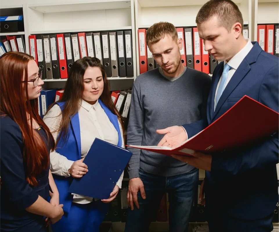 Центр правосудия краснодар. Большая юридическая компания. Коллектив юристов. Бизнес коллектив. Строительная компания континент ковров.