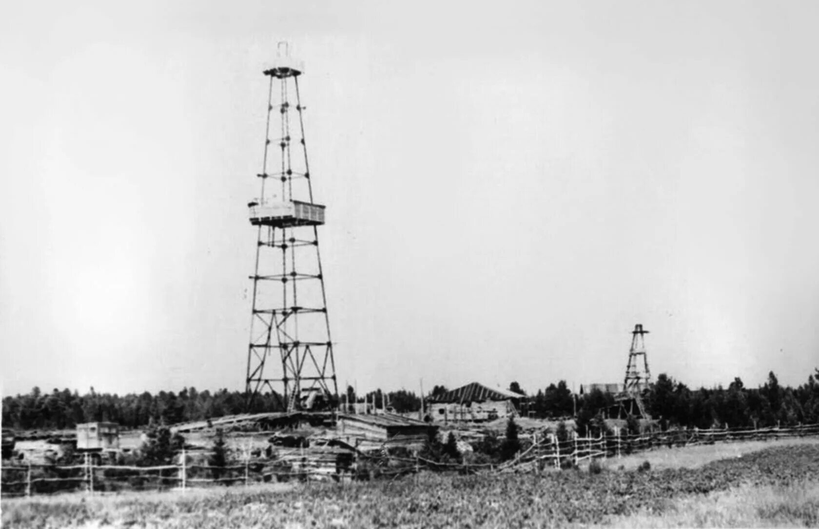 Памятник скважина р-63 нефтеюганск. Добыча нефти 20 век. Ямало-ненецкая комплексная геологоразведочная экспедиция. Сорский гок карьер. Самотлорское месторождение нефти ссср.