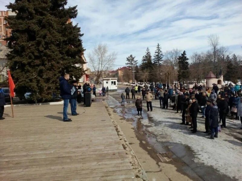 Погода в бугуруслане по часам. Митинг Бугуруслан. День города Бугуруслан. Жители Бугуруслана. Погода в Бугуруслане.