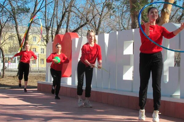 Каменск уральский школа 15. Зарядка с чемпионом. Школа 15 Каменск-Уральский. Парк космос Каменск-Уральский. Зарядка в космосе Каменск Уральский.