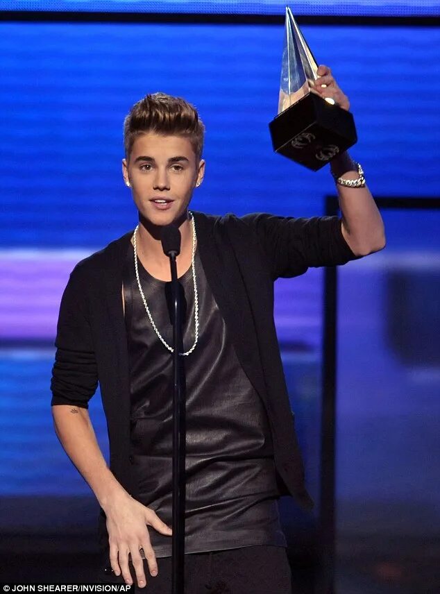 Джастин бибер фото. Джастин бибер певец. Justin bieber boyfriend обложка. Бибер песни. Джастин бибер 2017.