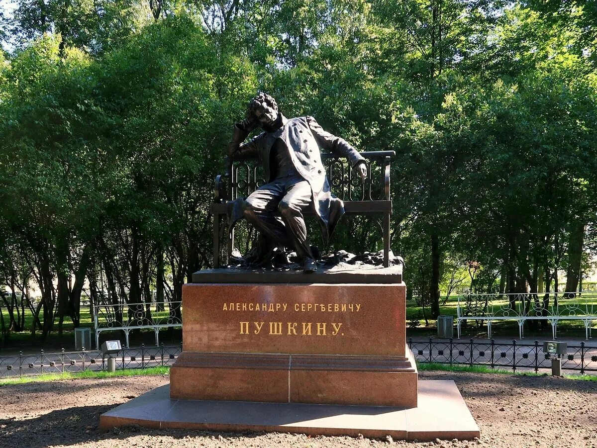 Пушкин царское село памятник пушкинцам — героям советского союза. Памятники пушкина город луга ленинградская область. Пушкин город луга. Город луга ленинградской области пушкин. Пушкин город луга.