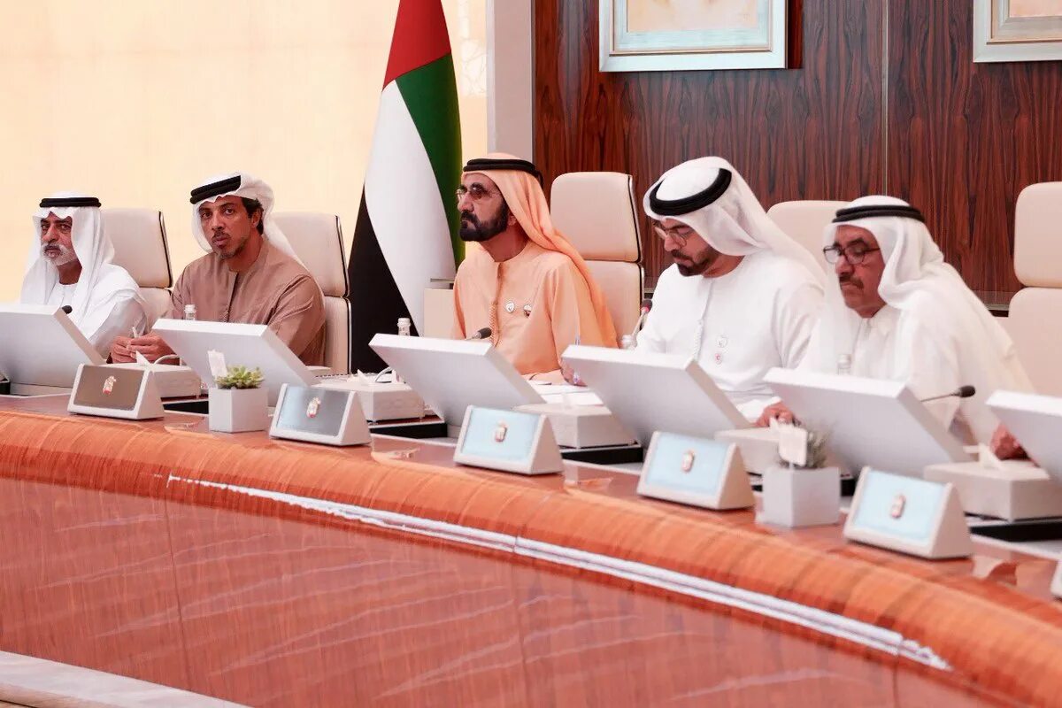 Оаэ мусульмане. Оаэ местные жители. Объединенные арабские эмираты население. Национальные праздники оаэ. Оаэ экспо 2015 павильон.