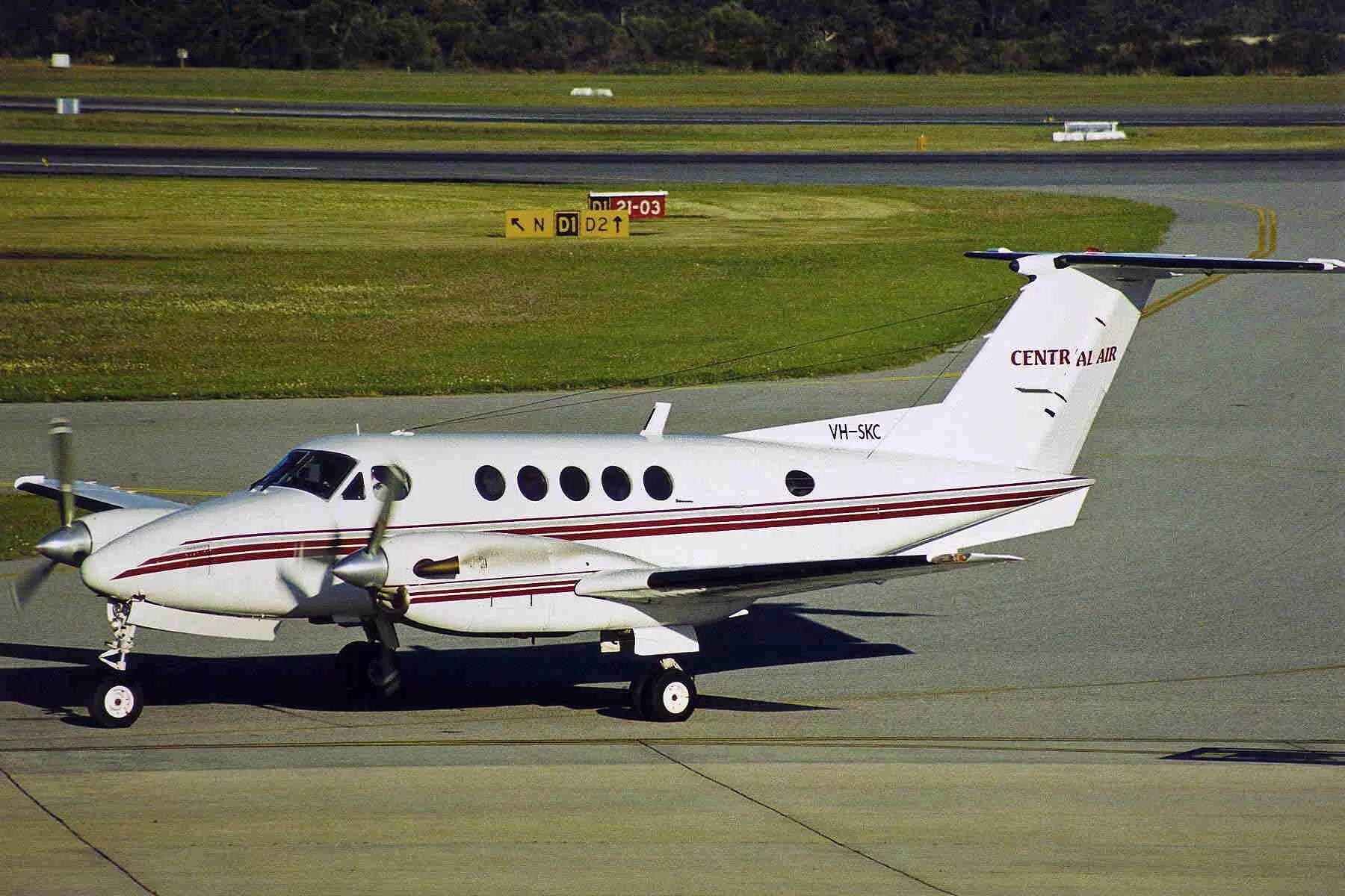 Аир б. Beechcraft super King Air 200. Beech b200 super King Air. Самолет Beech King Air. Бичкрафт 99.