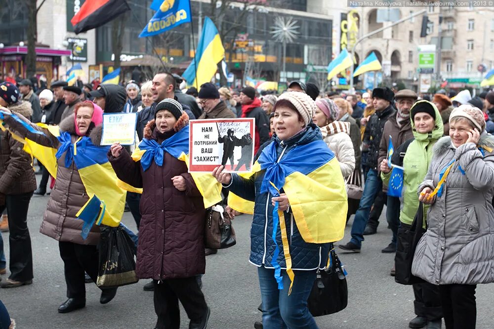 8 декабря 2013. Киев 1 декабря 2013. Майдан 1 декабря 2013. Майдан декабрь 2013. Майдан Незалежности 2013.