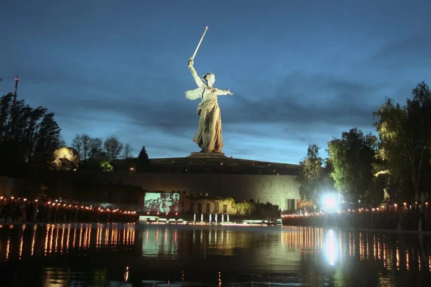 Путешествие в Волгоград на Мамаев Курган через воспоминания. Передаем через поко