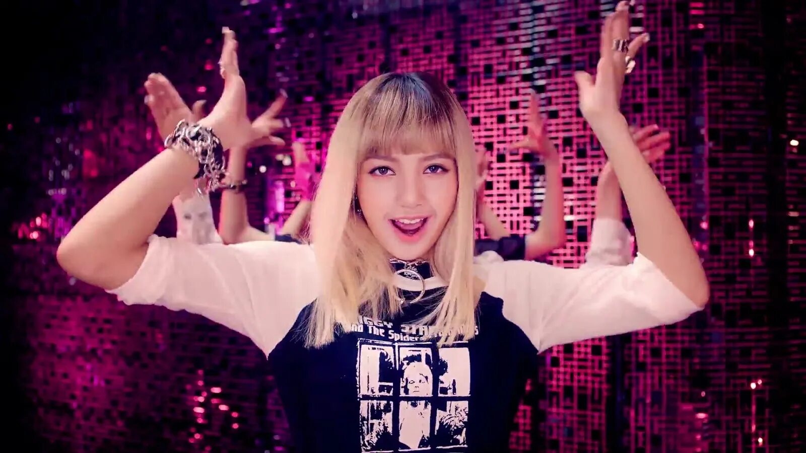 Пинк бумбая. Lisa blackpink. лиса блэк пинк 2016. black pink бумбая. блэк пинк boombayah.