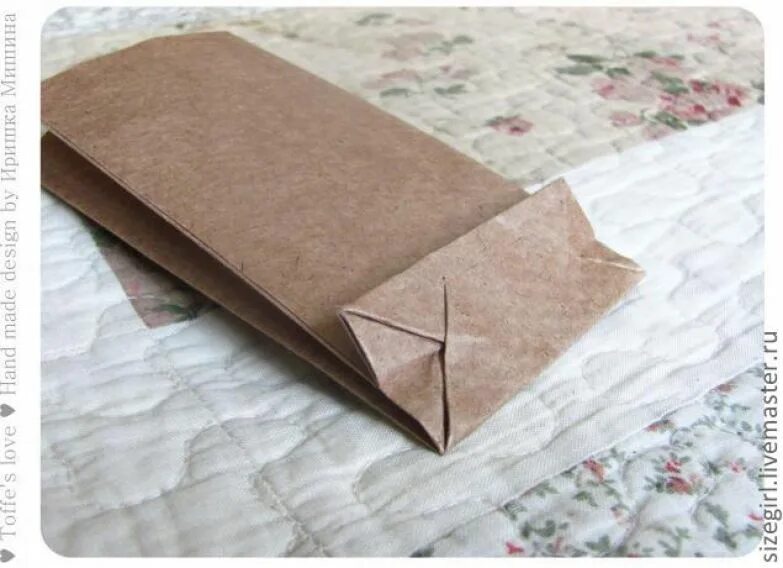 как сделать подарочный пакет из бумаги а4 пошагово. крафт пакет своими руками. пакетик из крафт бумаги своими руками. бумажный пакет своими руками. как сделать пакет из бумаги а4 пошагово.