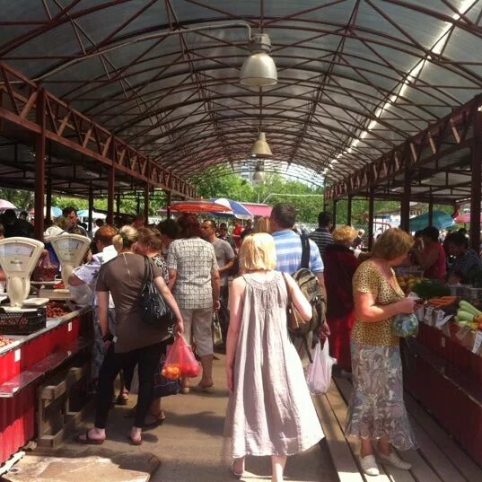 Торги московский рынок. Московский рынок в Минске. Рынок у станции Химки. Колхозный рынок Московского района, Санкт-Петербург. Минск Московский рынок фото.