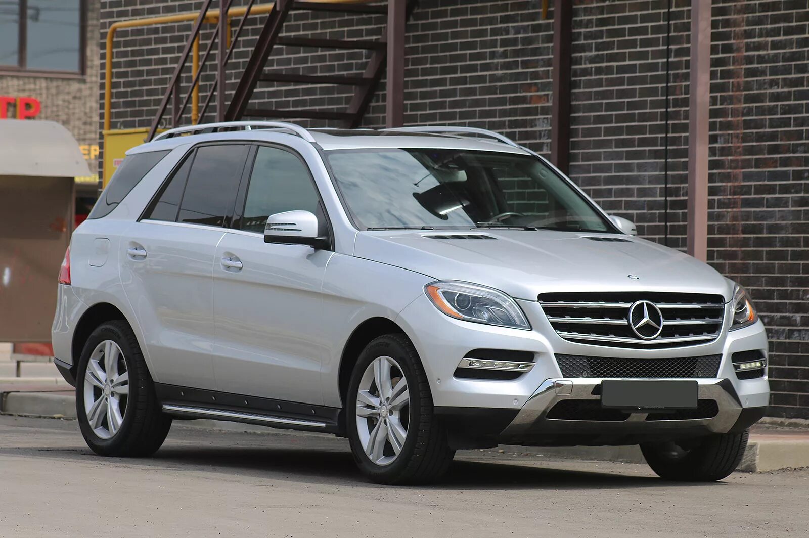 Мл 350 видео. Mercedes benz ml 350 2014. мерседес-бенц ml 350. mercedes ml 350. мерседес кроссовер мл 350.