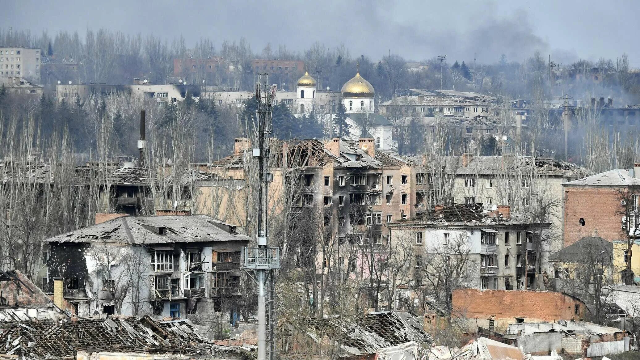 Разрушенные здания в украине. Бахмут артемовск донецкая обл. Артемовск бахмут. Бахмут площадь города. Артёмовск донецкая область.