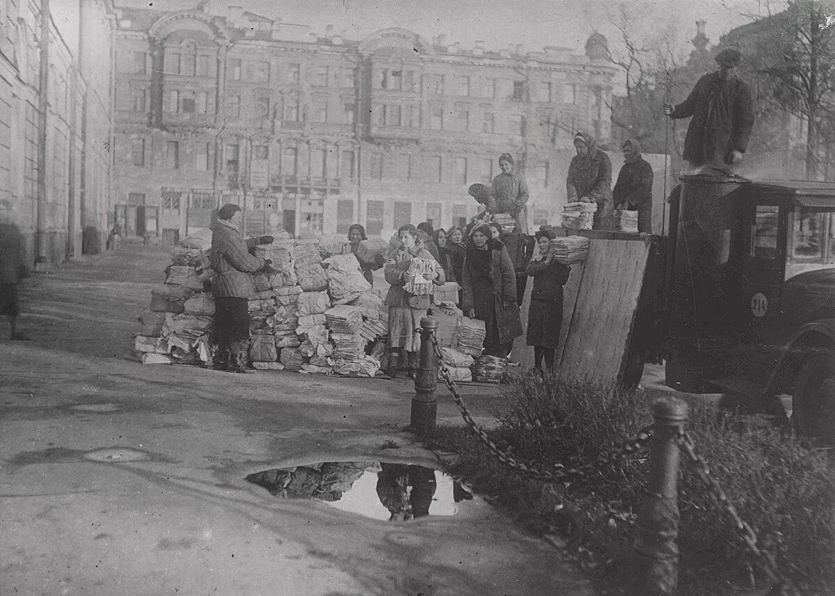 Библиотеки в годы войны. Библиотека Ленинграда в годы войны. Библиотеки в блокадном Ленинграде. Блокада Ленинграда Кронштадт. Санкт-Петербург 1943.