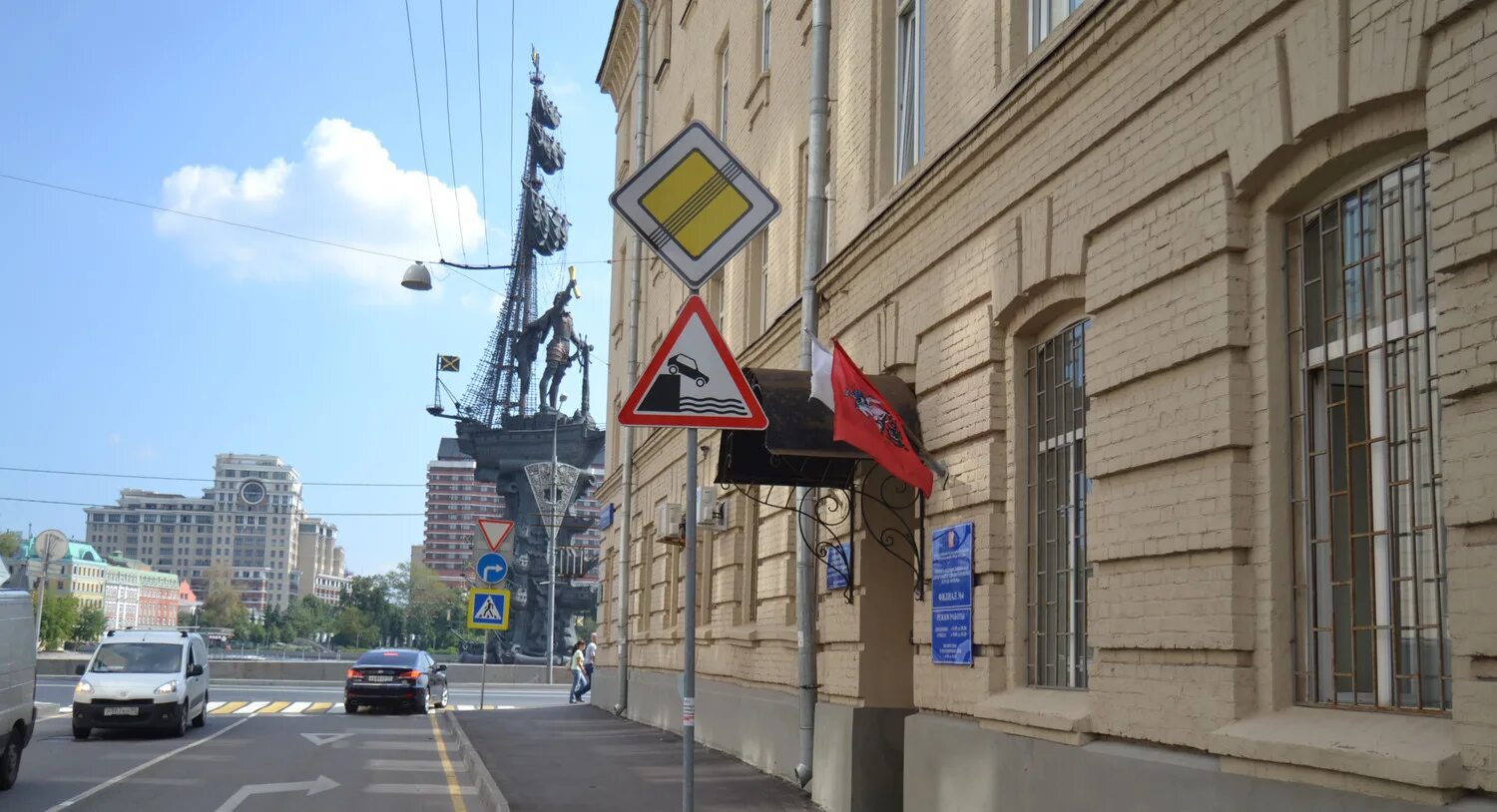 Городская поликлиника № 68 дзм, москва. Городская поликлиника 68 ул малая якиманка 22 стр 1. Городская поликлиника 68. Большой строченовский переулок 23. Малая якиманка поликлиника.