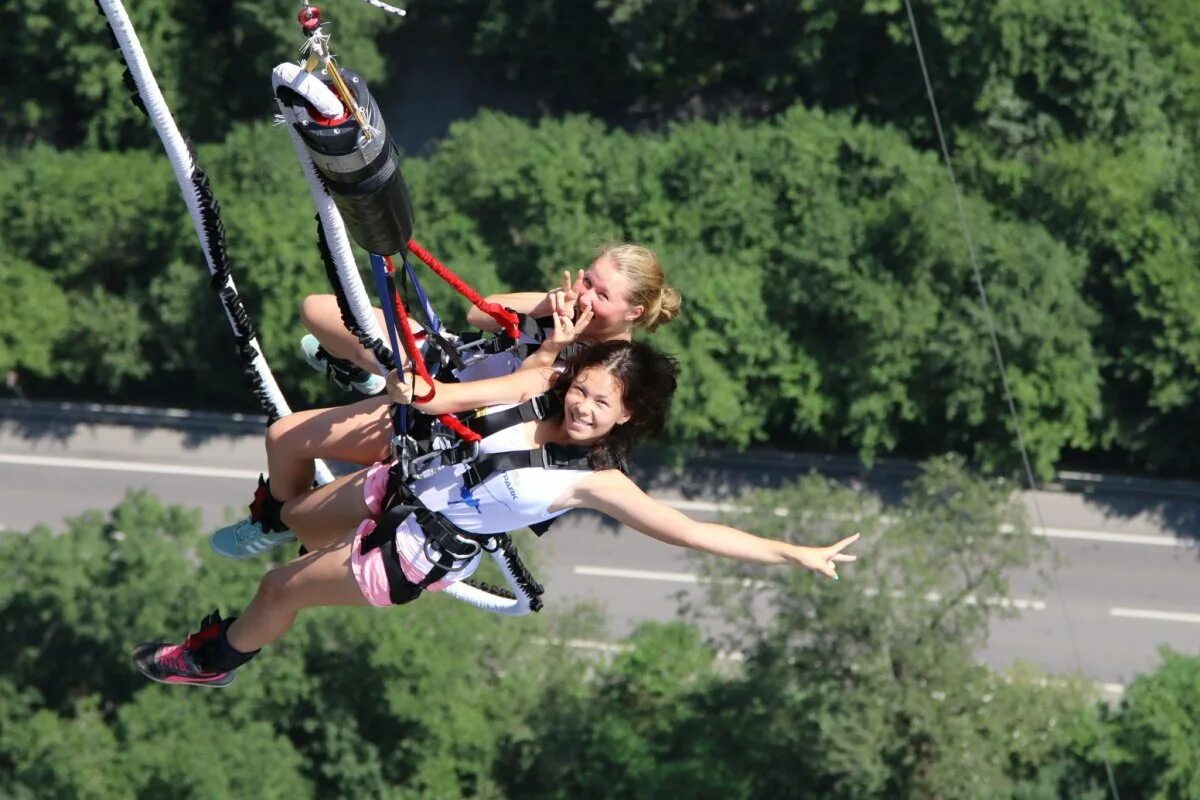 Skypark Сочи прыжок. Скайпарк Сочи прыжок. Тарзанка Воробьевы горы. Зиплайн Воробьевы горы.