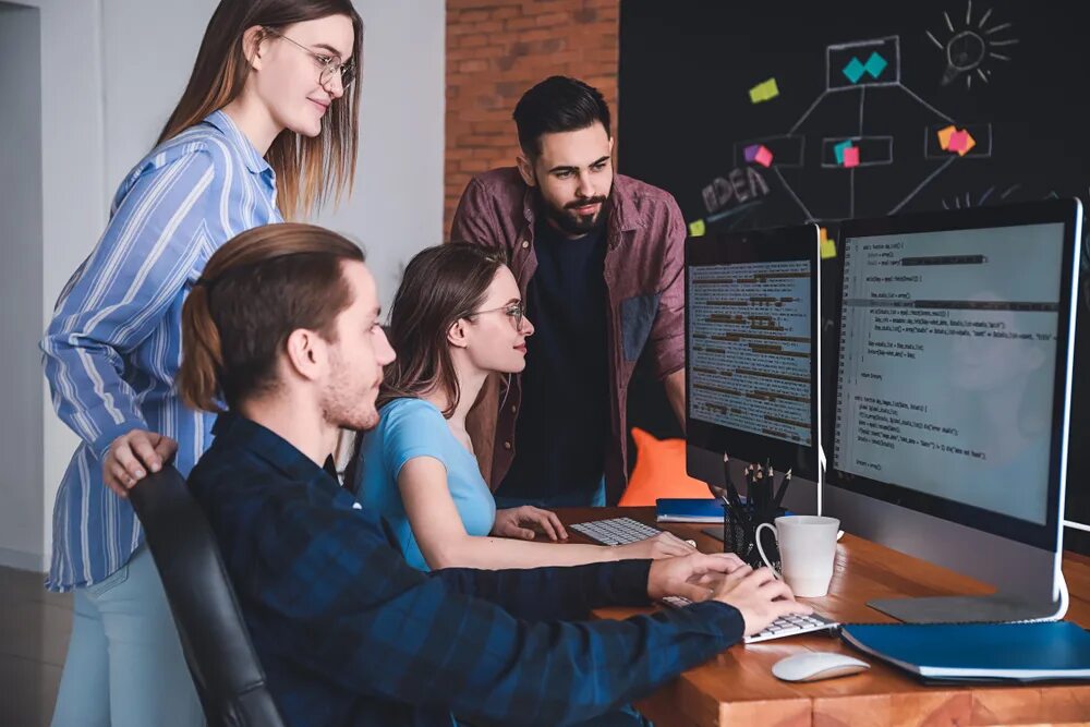 It стартапы. Веб-разработчик /дизайнер. Программист. Команда дизайнеров. Frontend разработчик.