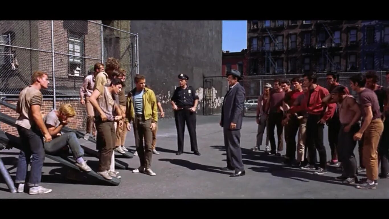 История одной банды слушать. Вестсайдская история 1961 Тони. Вестсайдская история / West Side story (1961).