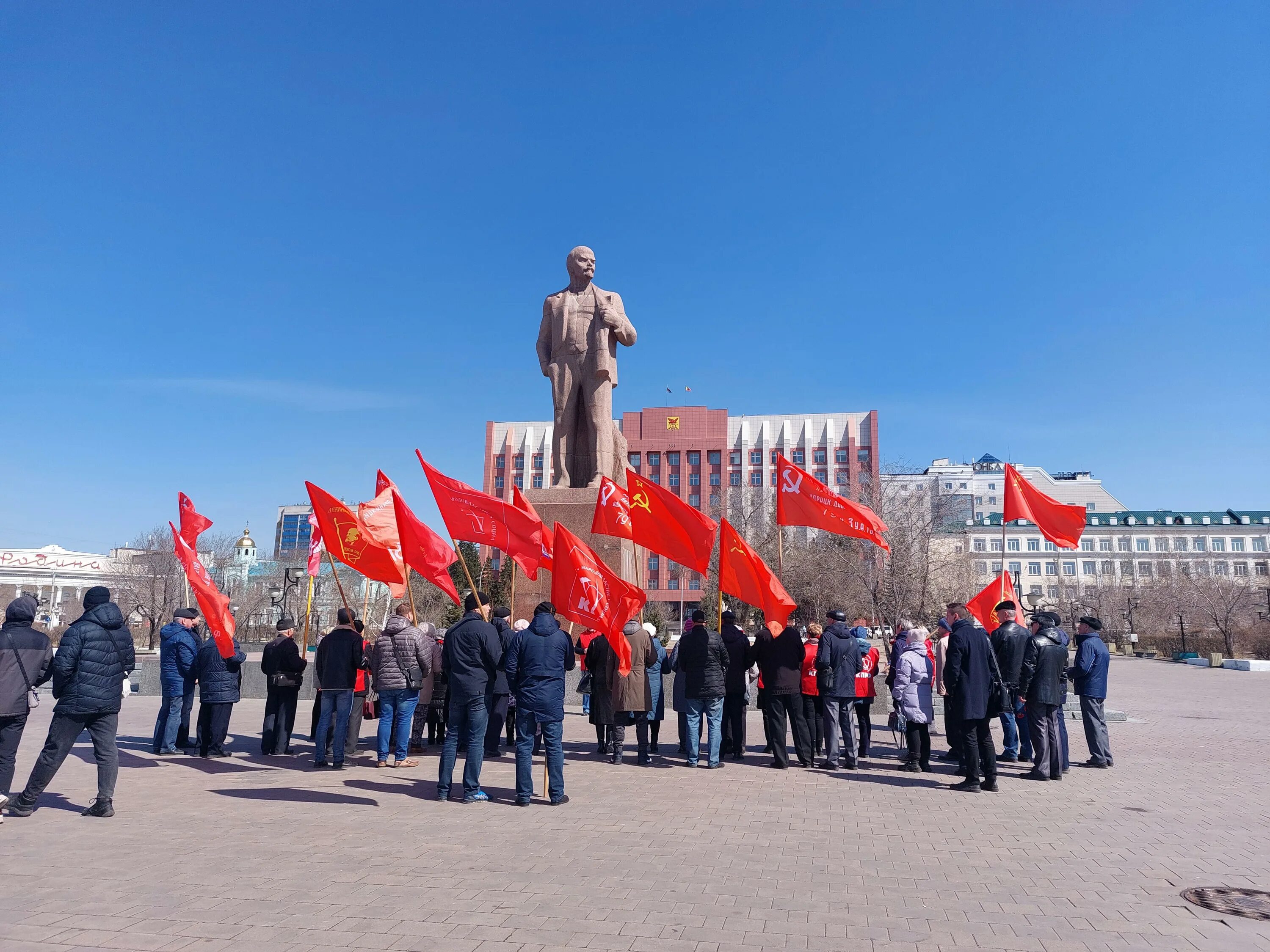 20 день рождения ленина. Советские памятники. День рождения Ленина КПРФ. Памятник Ленину. Юбилей Ленина.