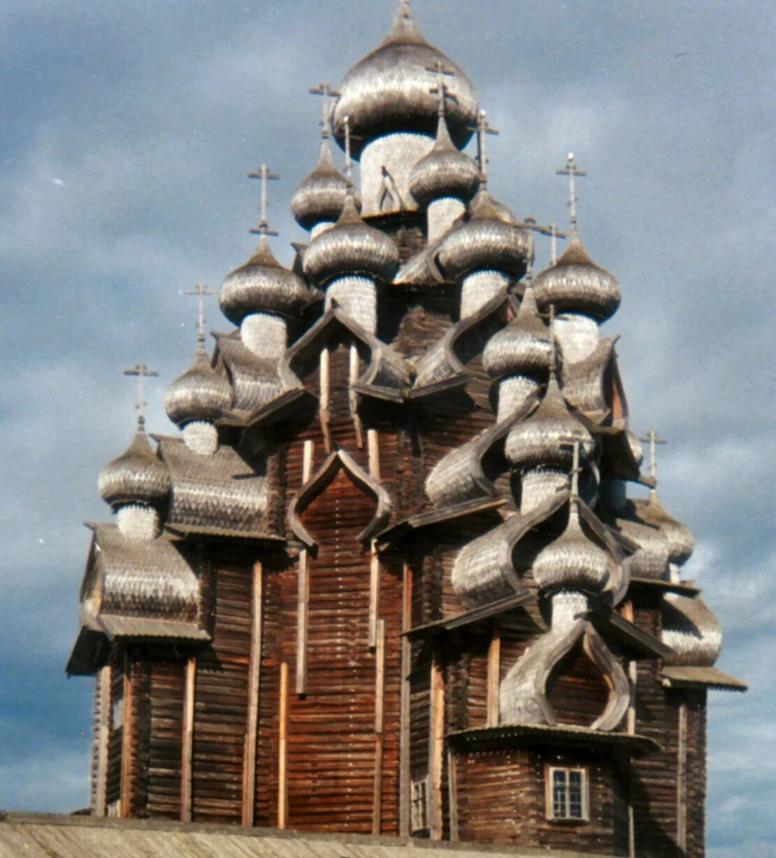 Церковь кижи сообщение. Кижи церковь преображения господня. церковь преображения господня на острове кижи. кижский погост преображенская церковь. преображенская церковь в кижах.