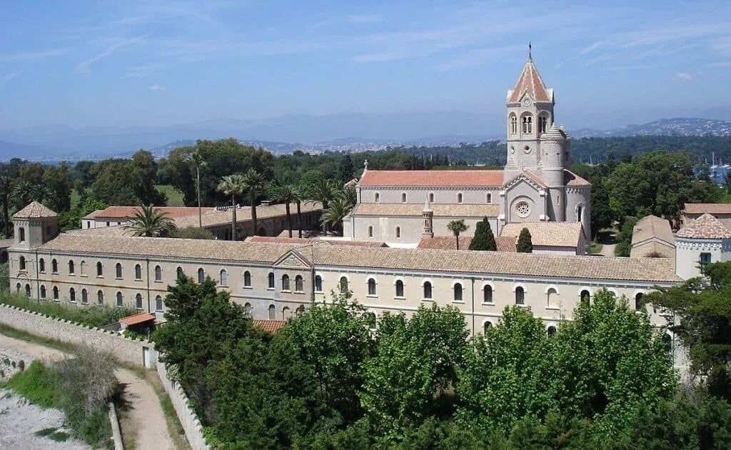 ла корунья монастырь святого. монастырь санкт галлен. самый большой монастырь в европе как называется. монтекассино бенедиктинский монастырь. библиотека аббатства святого галла, санкт-галлен (швейцария).