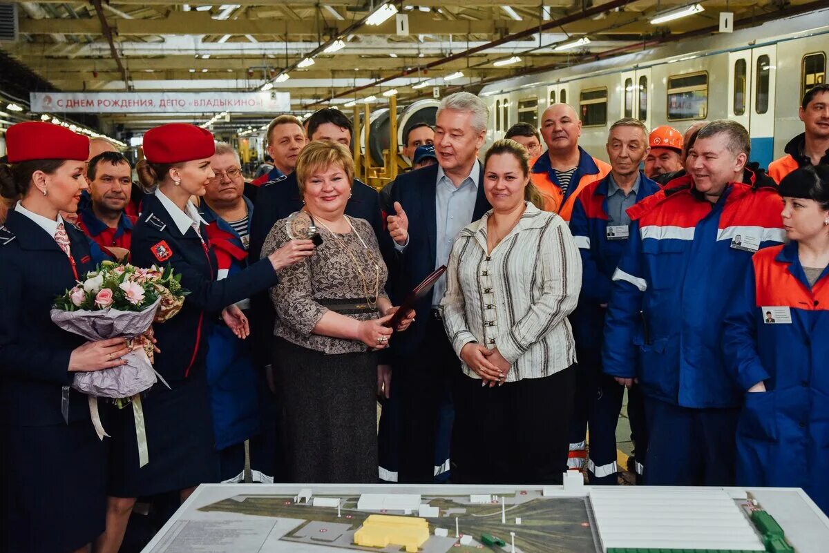 Работники московского метрополитена. Гуп московский метрополитен работники машинисты. Персонал московского метрополитена. Метрополитен москвы отзывы сотрудников. Работник метрополитена.