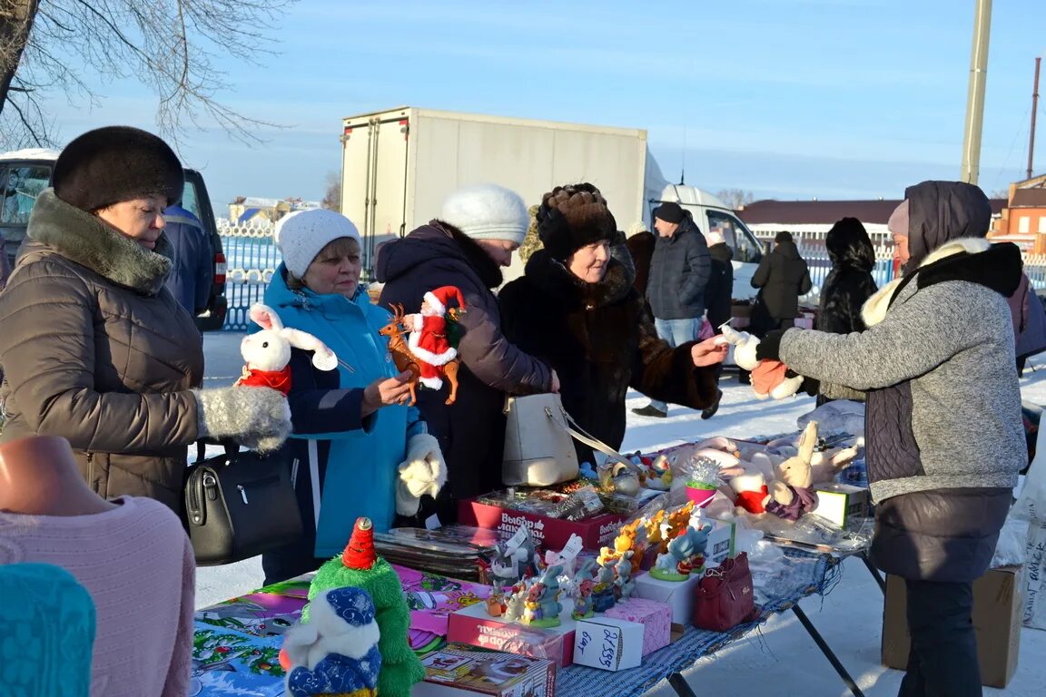 Погода в абатском тюменской на 10 дней. Село Абатское. Ярмарка в селе. Абатское Тюменская область. Абатское фото.