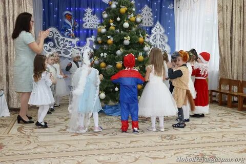 Прошли новогодние утренники в детском