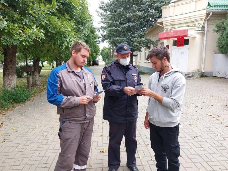 Проведение профилактической работы полиции. Сотрудники полиции города белореченск.