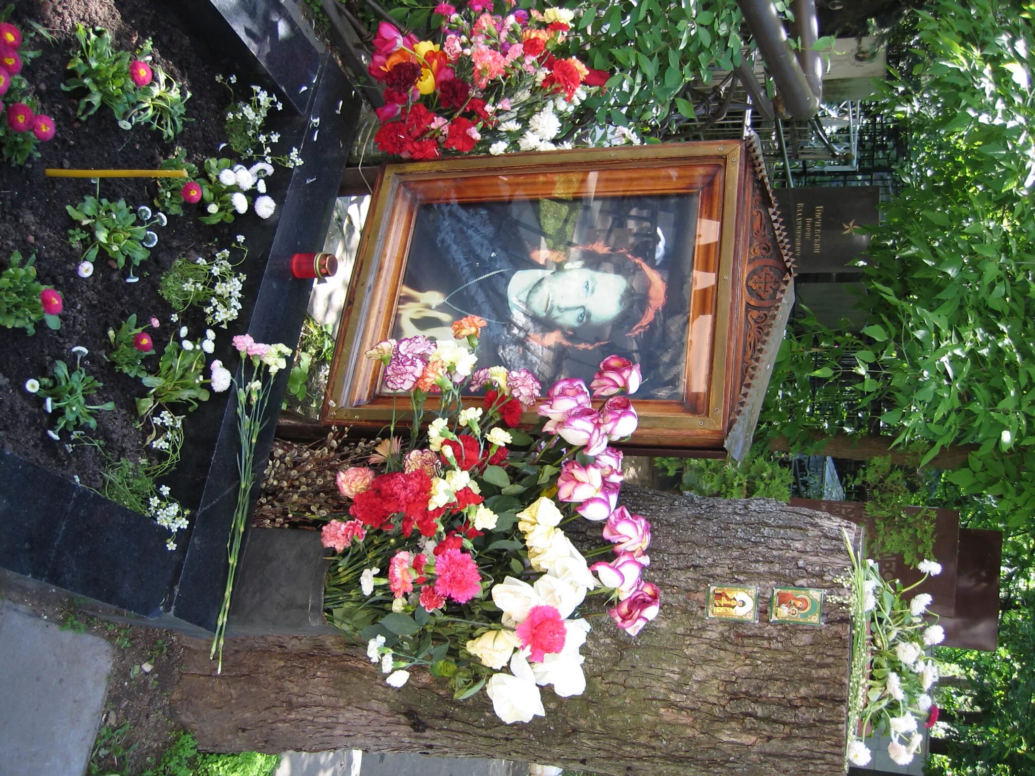 Тальков похоронен. Могила Игоря Талькова. Тальков могила. Могила Талькова.