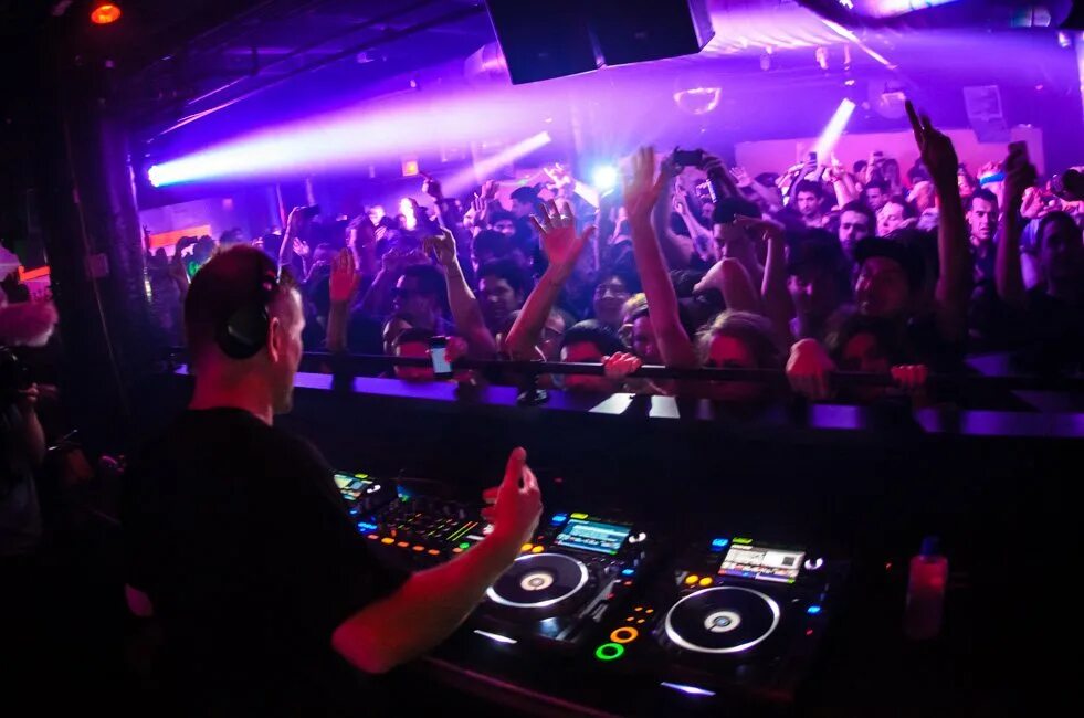 Dj warm