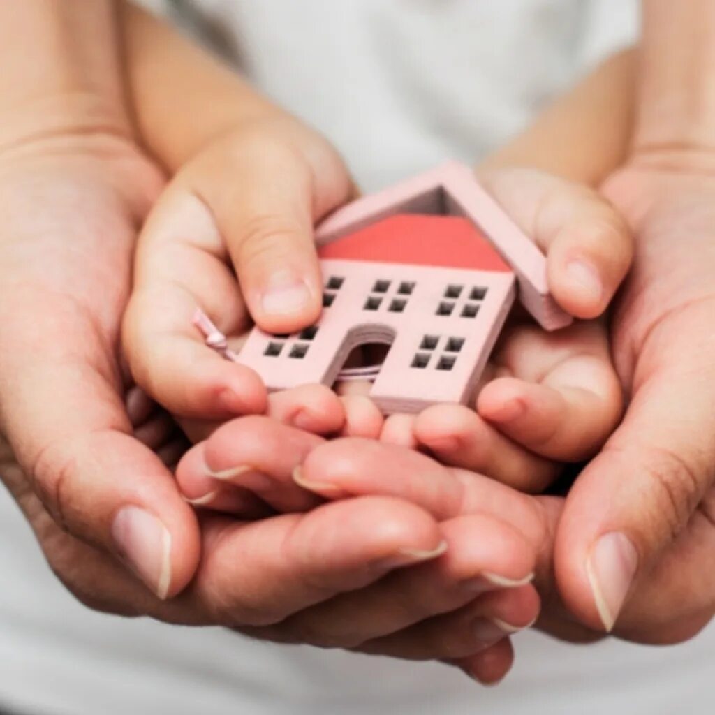 Альтернативная сделка с недвижимостью с несовершеннолетними. Разрешение на распоряжение имуществом несовершеннолетнего. Суд сделка с недвижимостью в. Ребенок с ключами от квартиры. Недвижимое имущество несовершеннолетних.