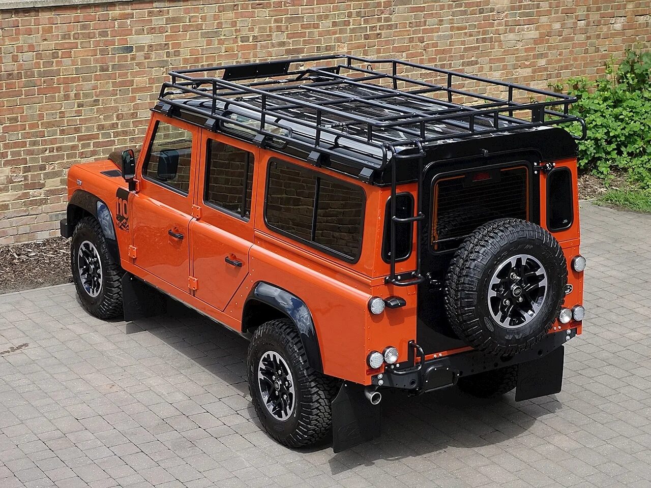 Defender stix. Дефендер 110. ленд ровер defender 110. ленд ровер дефендер 1998. ленд ровер дефендер 110 новый.